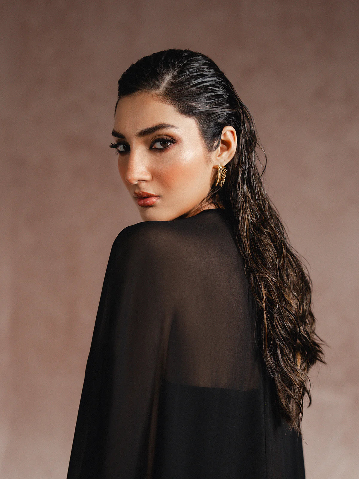 NOID – BLACK CRYSTAL EMBELLISHED CAPE DRESS